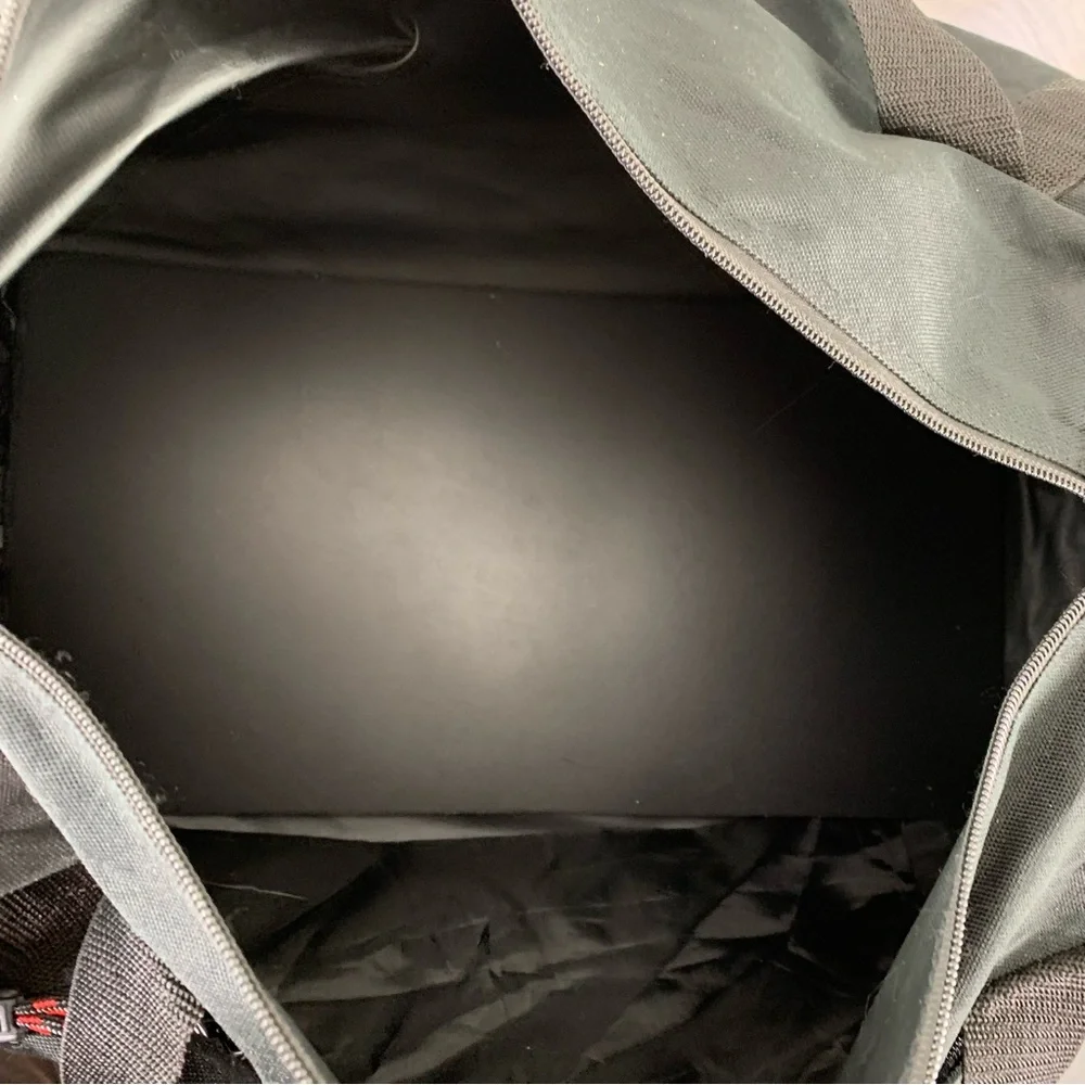 Leed’s Black Men's Duffle Bag